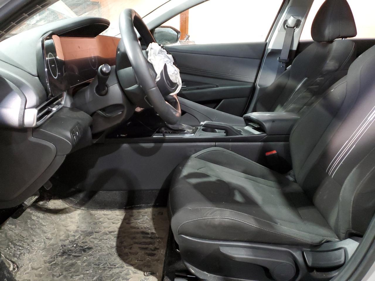 2024 HYUNDAI ELANTRA SE - Фото 7