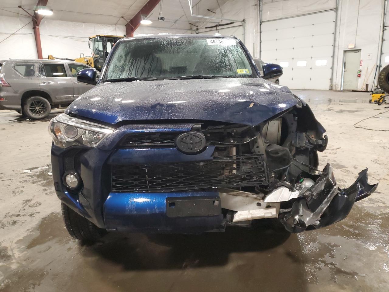 2017 TOYOTA 4RUNNER SR - Фото 5