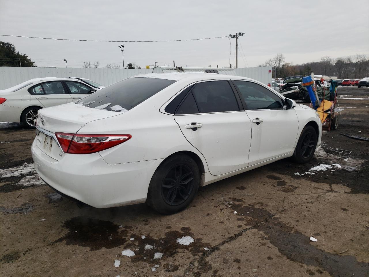 2015 TOYOTA CAMRY LE - Фото 3
