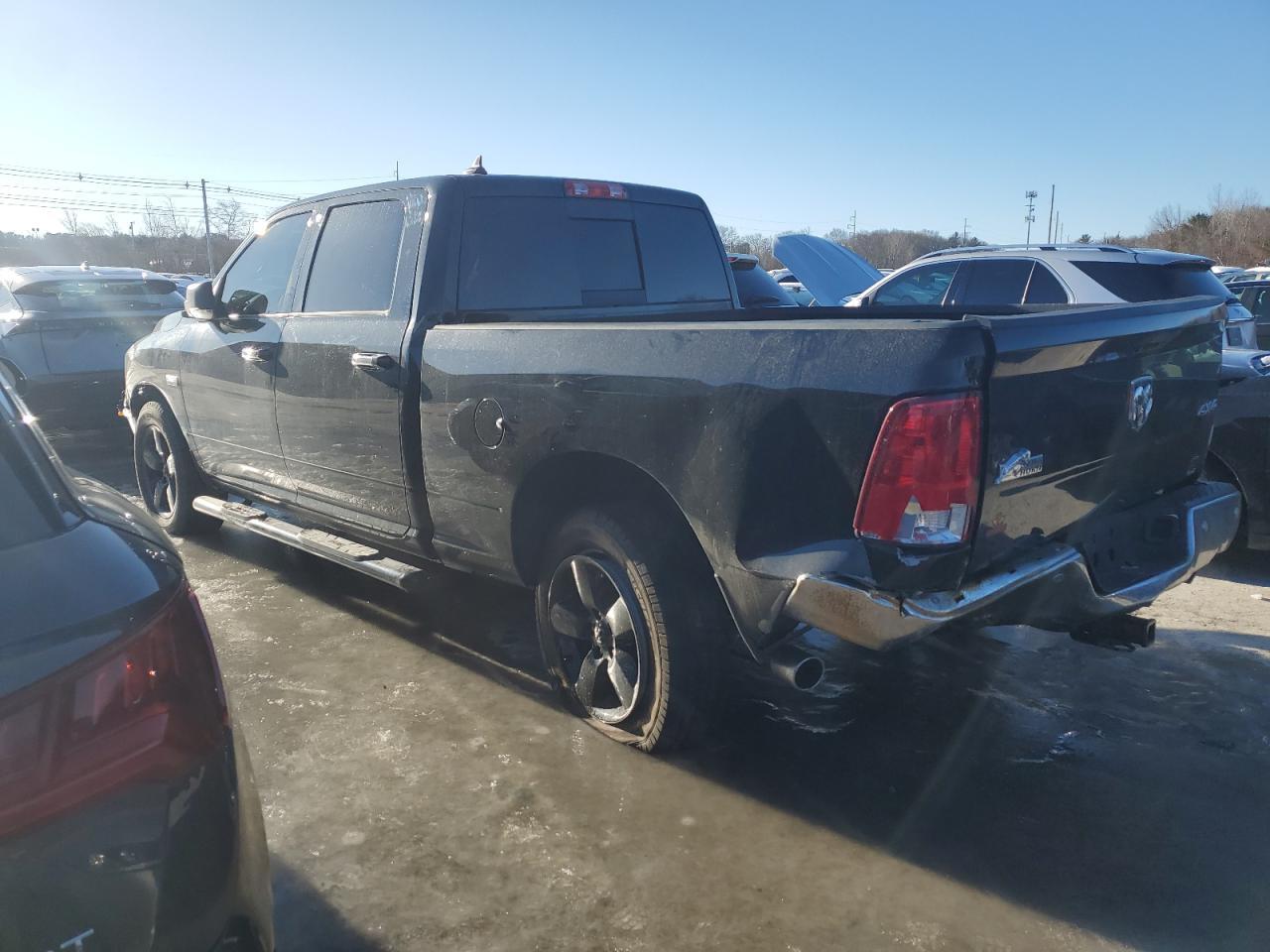 2017 RAM 1500 SLT - Фото 2
