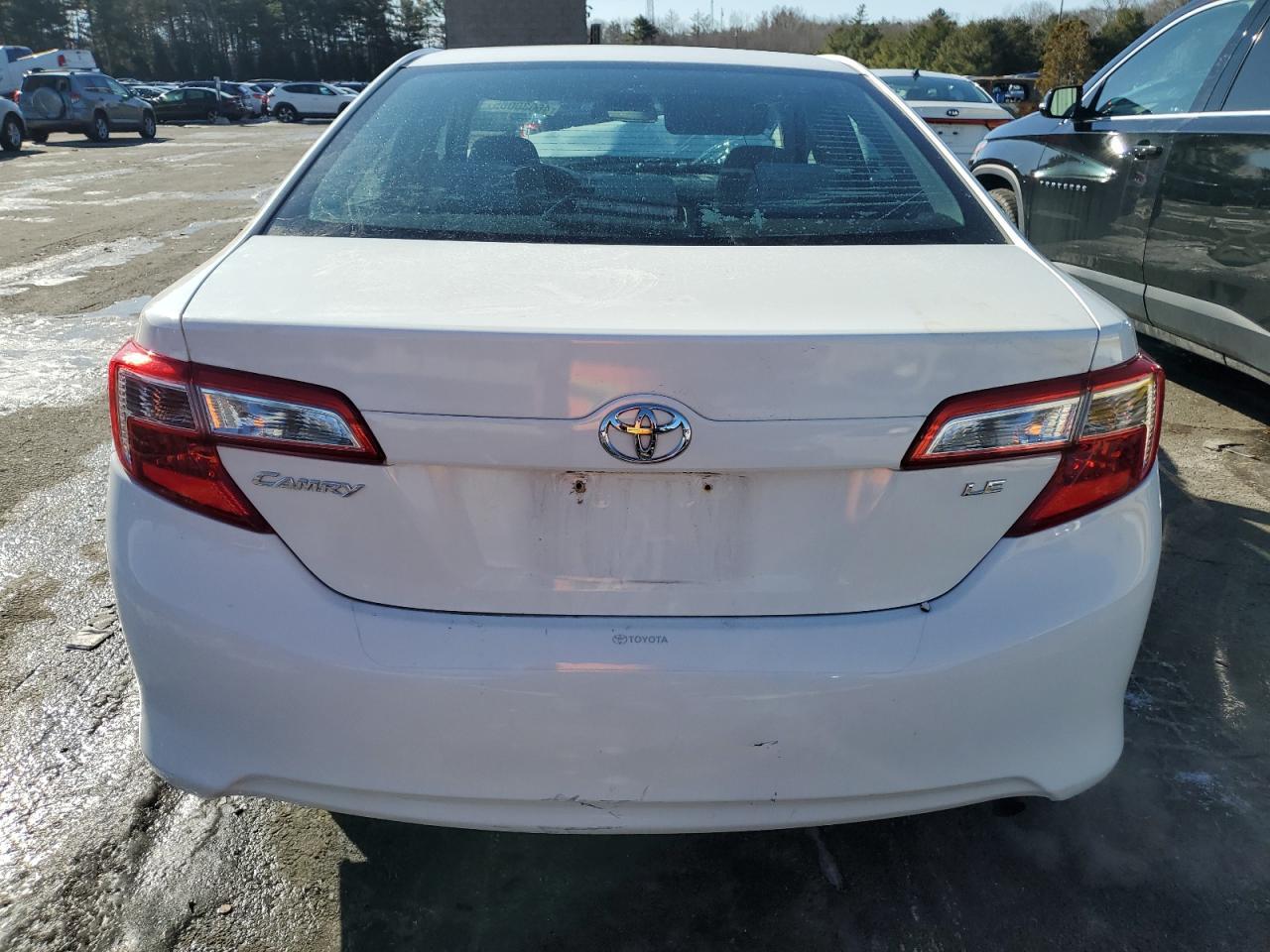 2014 TOYOTA CAMRY L - Image 6
