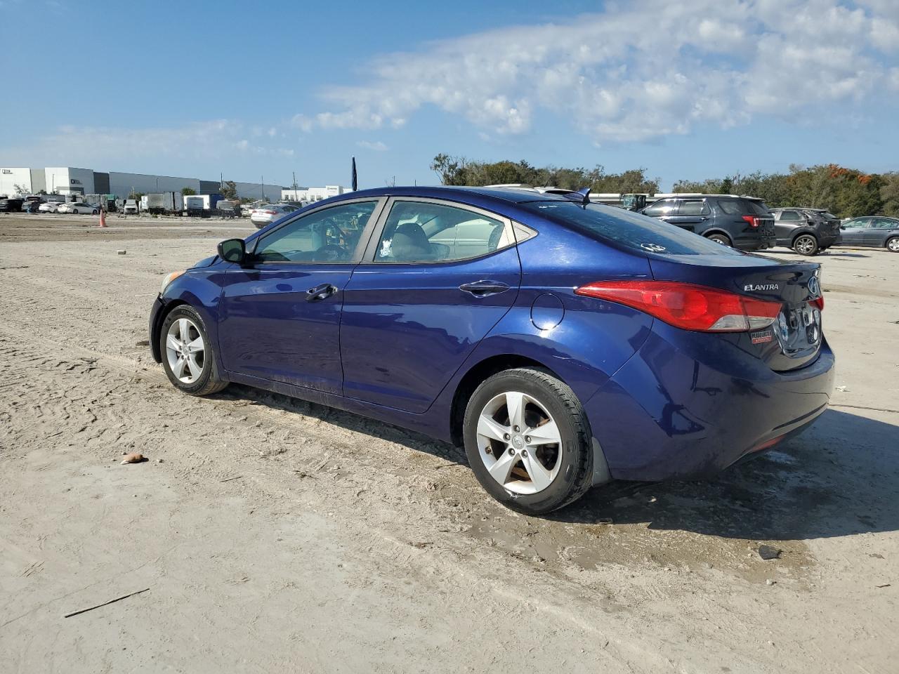 2013 HYUNDAI ELANTRA GL - Image 2