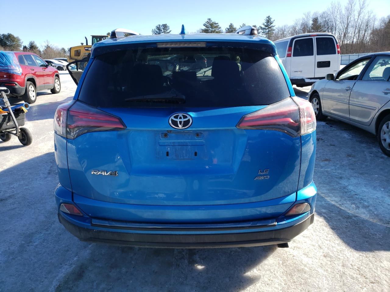 2017 TOYOTA RAV4 LE - Фото 6