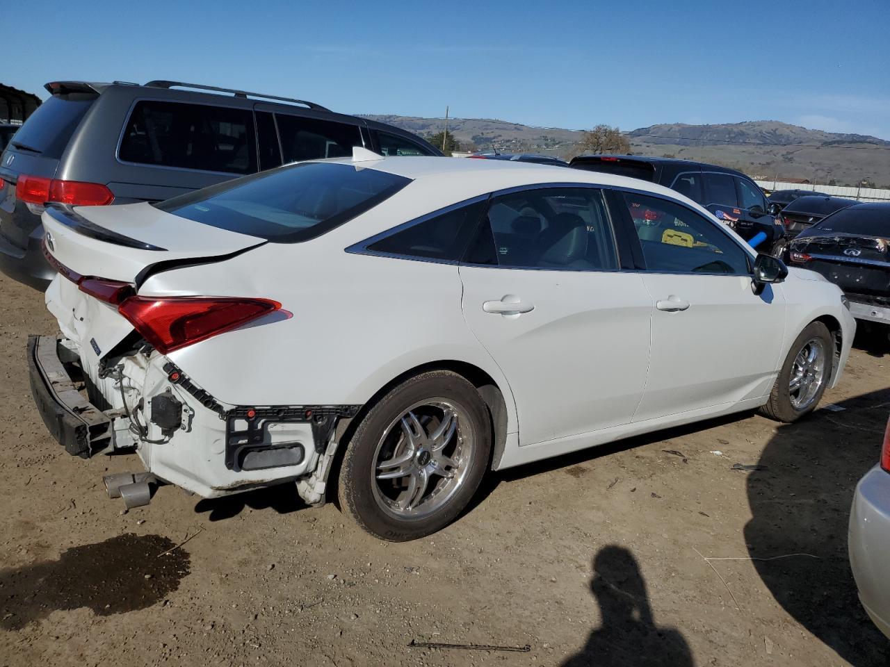 2019 TOYOTA AVALON XLE - Image 3