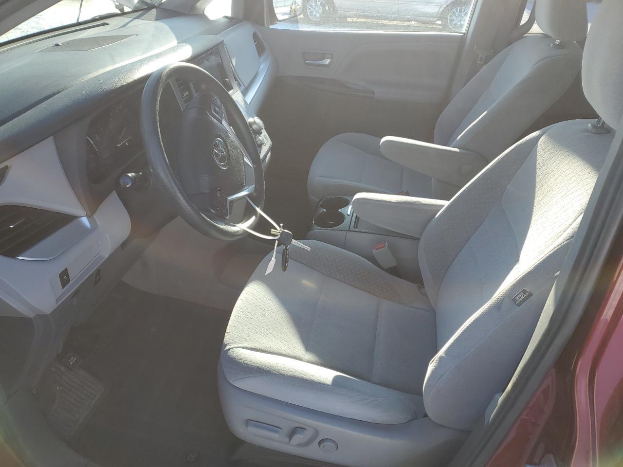 2015 TOYOTA SIENNA LE - Image 7