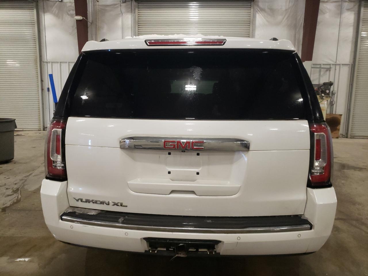 2016 GMC YUKON XL D - Фото 6