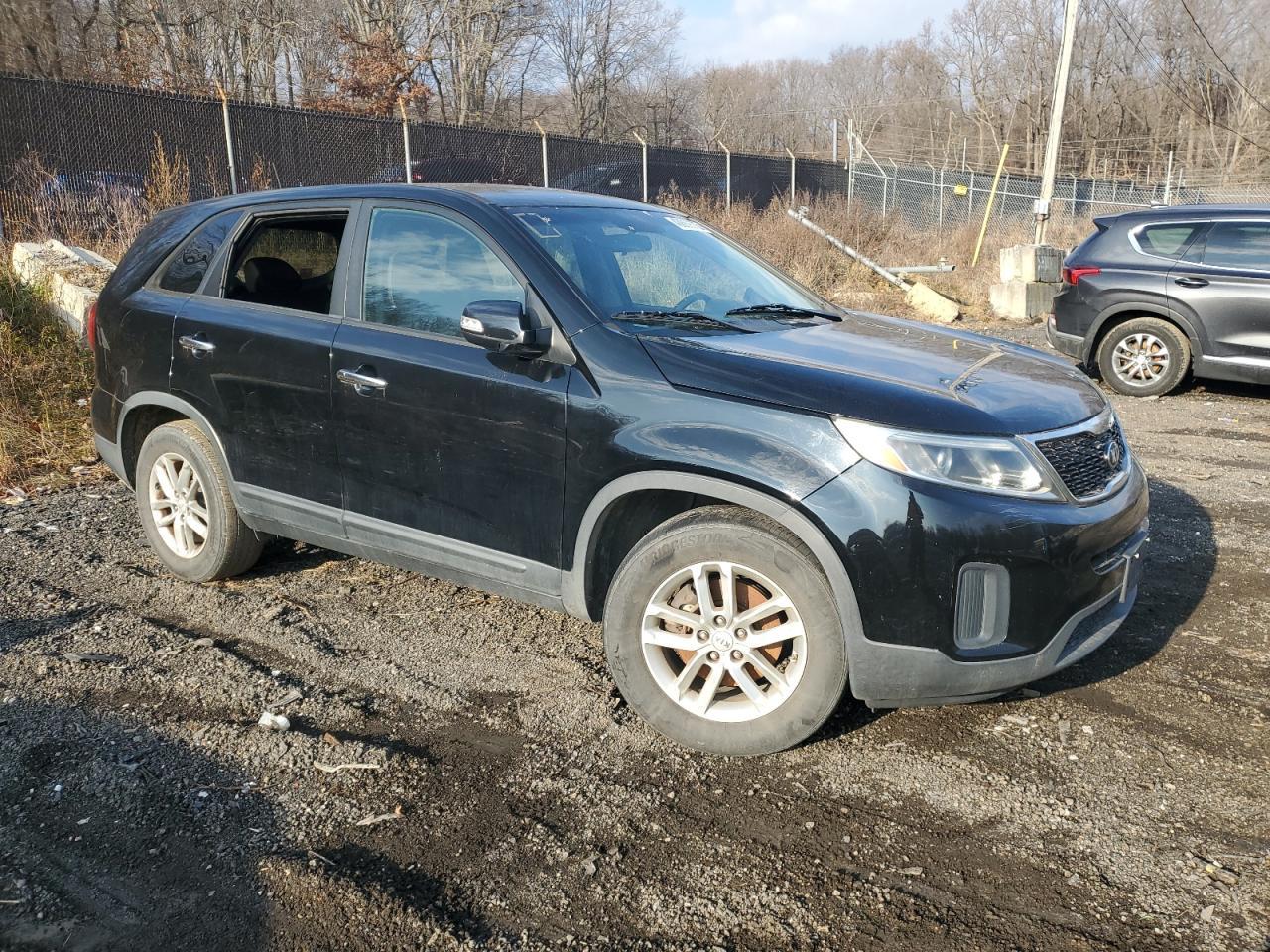 2015 KIA SORENTO LX - Image 4