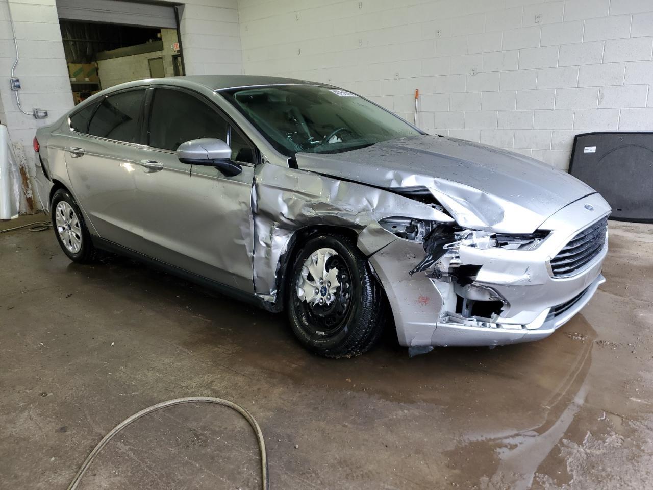 2020 FORD FUSION S - Фото 4