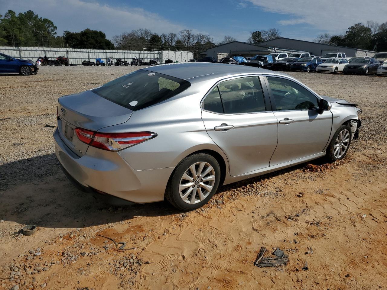 2018 TOYOTA CAMRY L - Фото 3