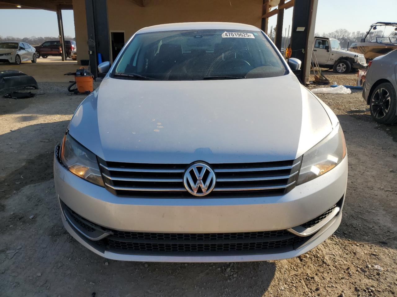 2014 VOLKSWAGEN PASSAT S - Image 5