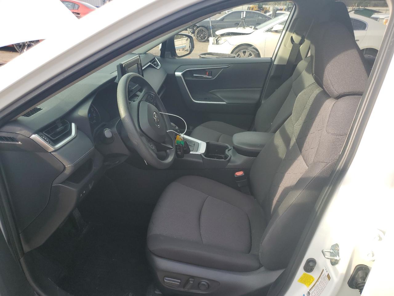 2022 TOYOTA RAV4 XLE - Фото 7