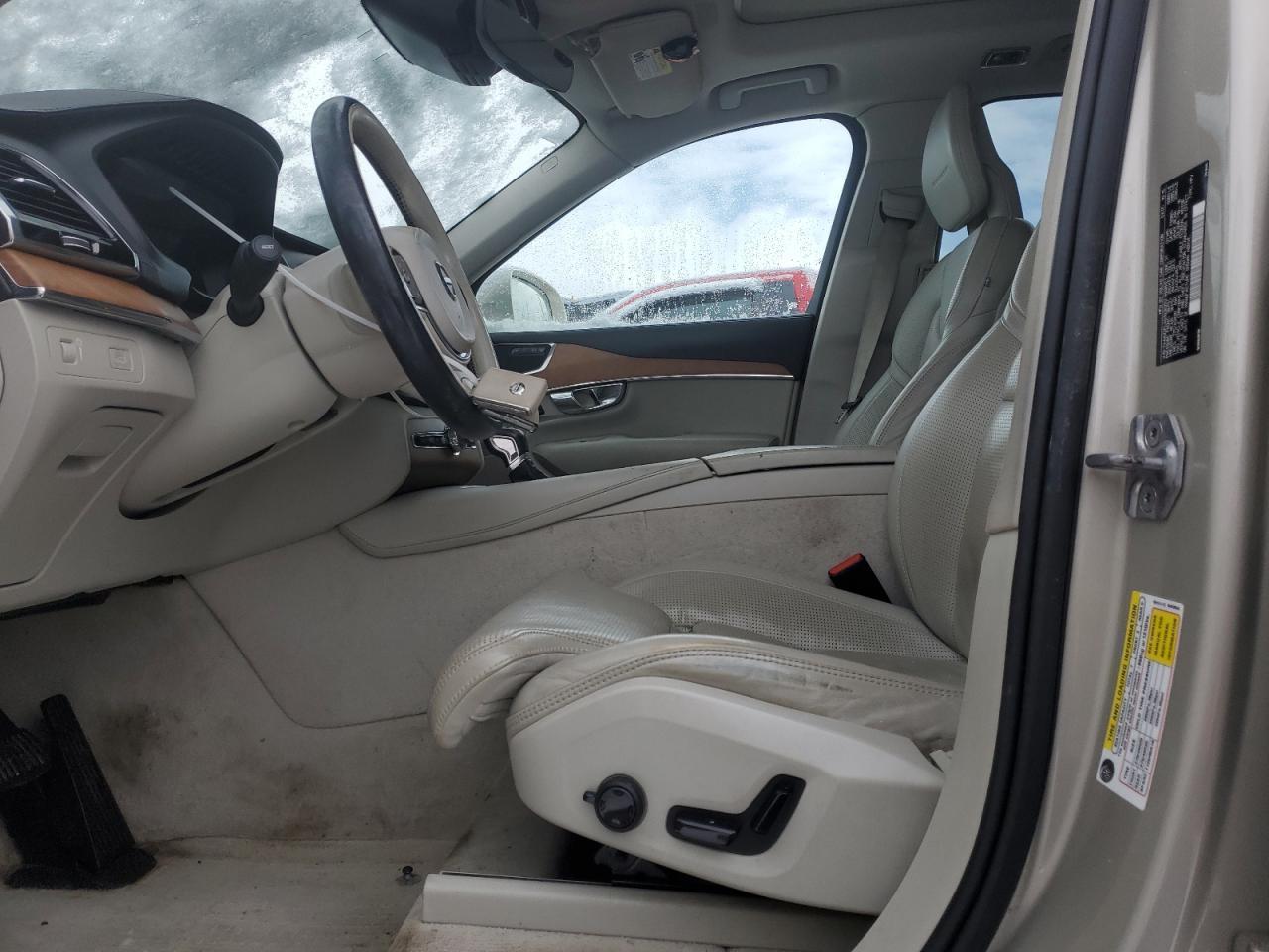 2016 VOLVO XC90 T6 - Image 7