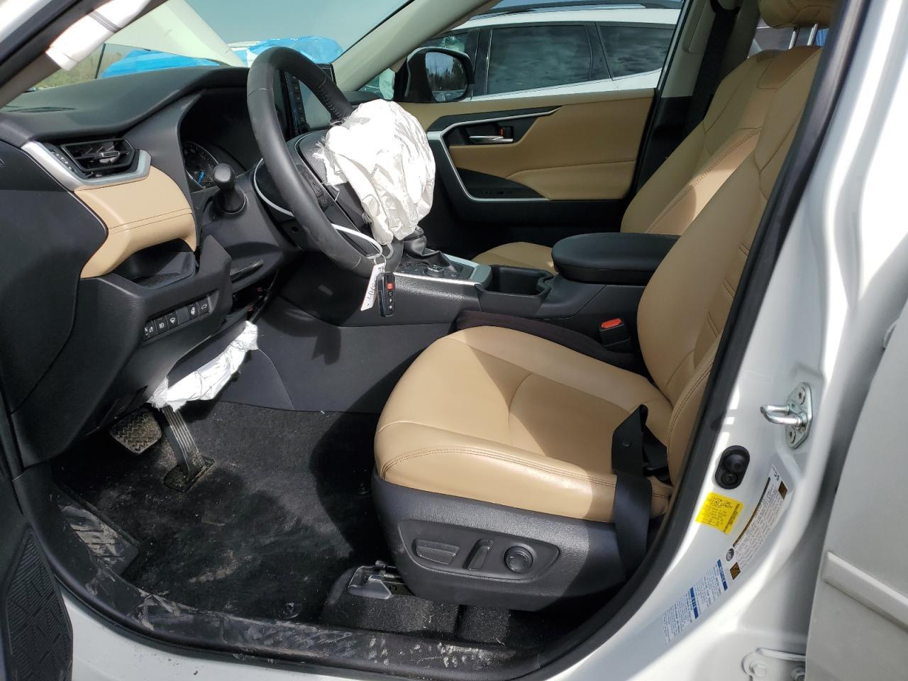 2022 TOYOTA RAV4 XLE P - Фото 7