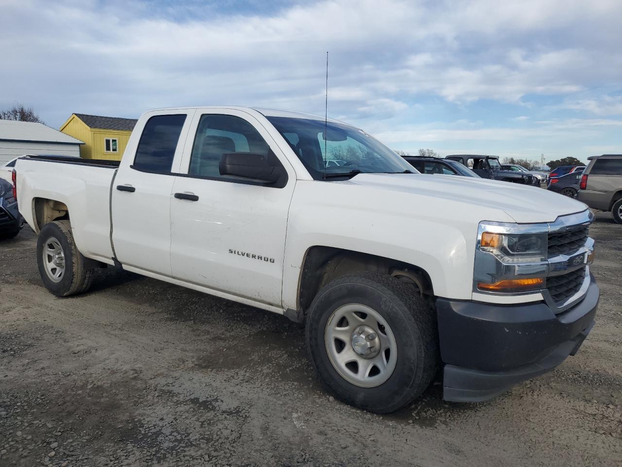 2017 CHEVROLET SILVERADO - Image 4