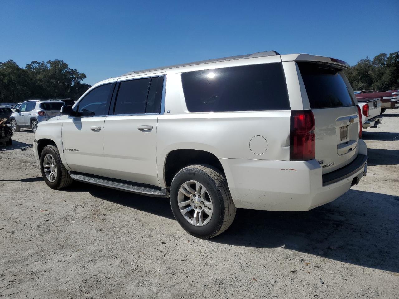2015 CHEVROLET SUBURBAN C - Image 2