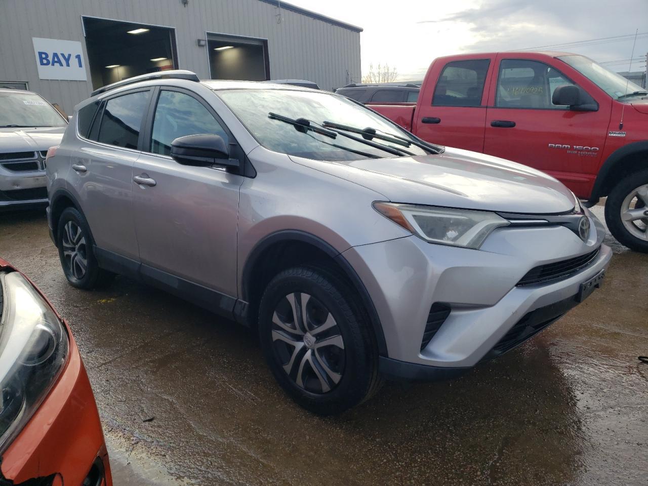 2017 TOYOTA RAV4 LE - Фото 4