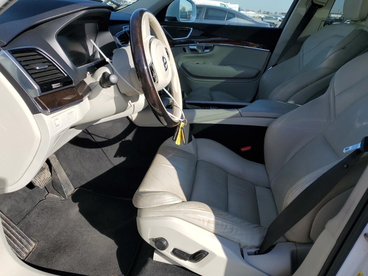 2016 VOLVO XC90 T6 - Image 7