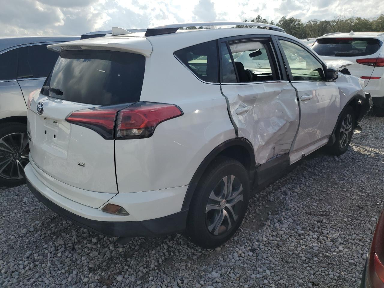 2016 TOYOTA RAV4 LE - Фото 3