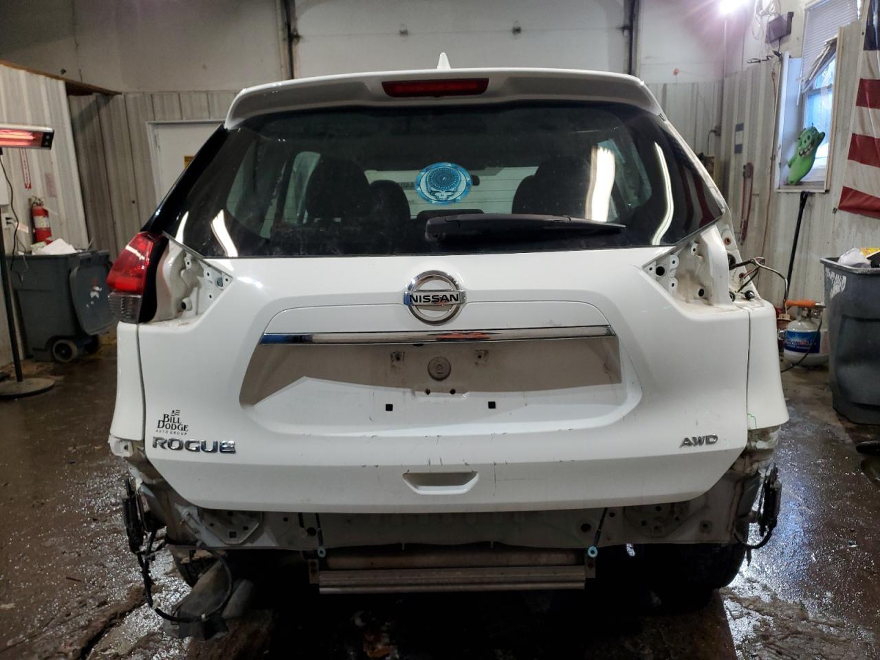 2017 NISSAN ROGUE SV - Image 6