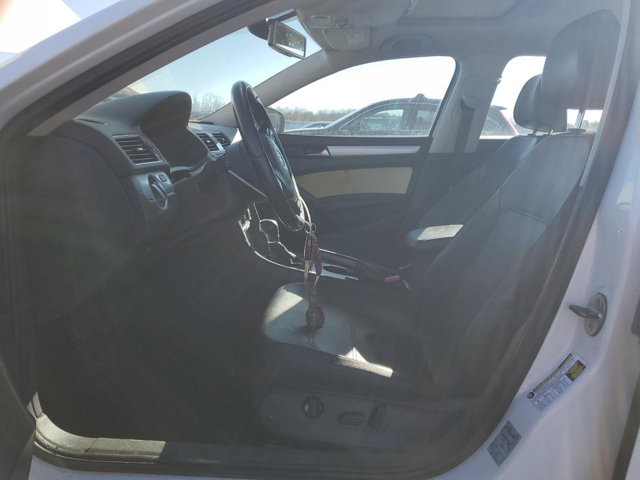 2013 VOLKSWAGEN PASSAT SE - Image 7