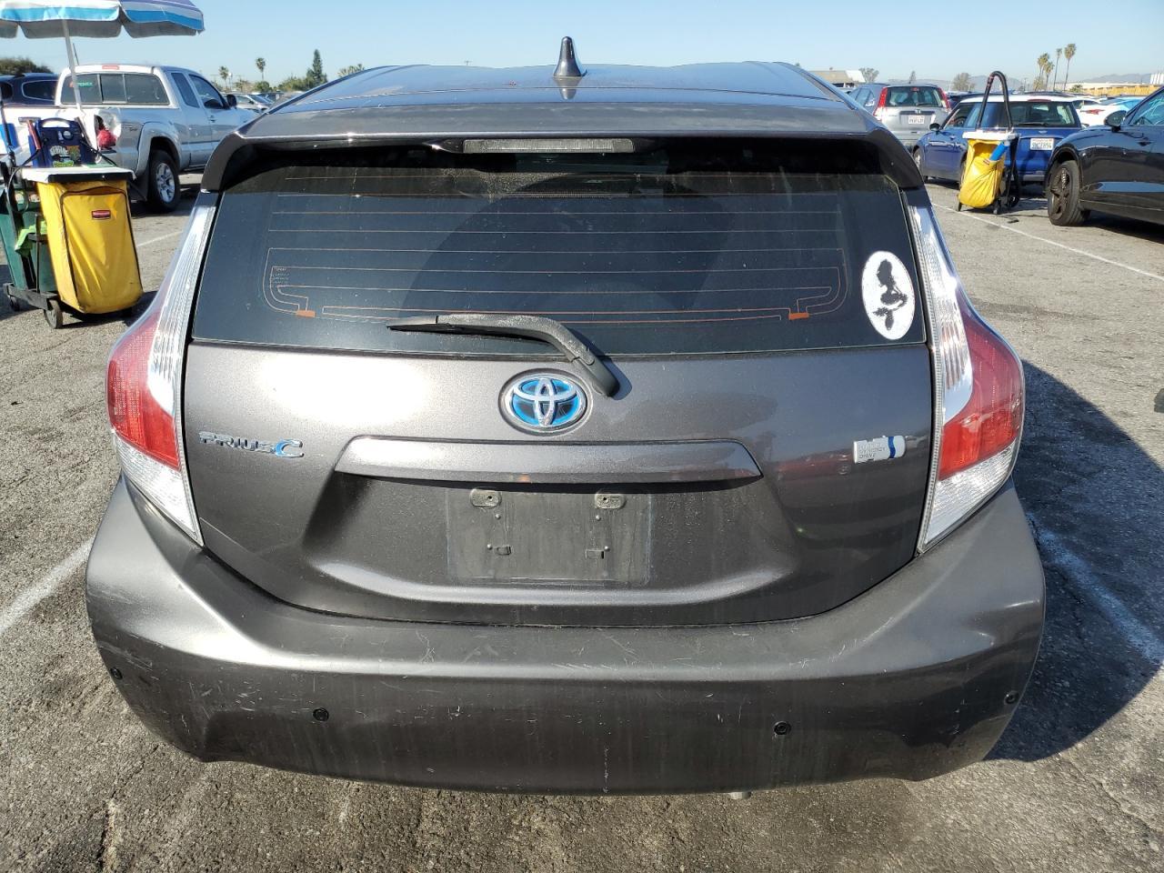 2015 TOYOTA PRIUS C - Фото 6