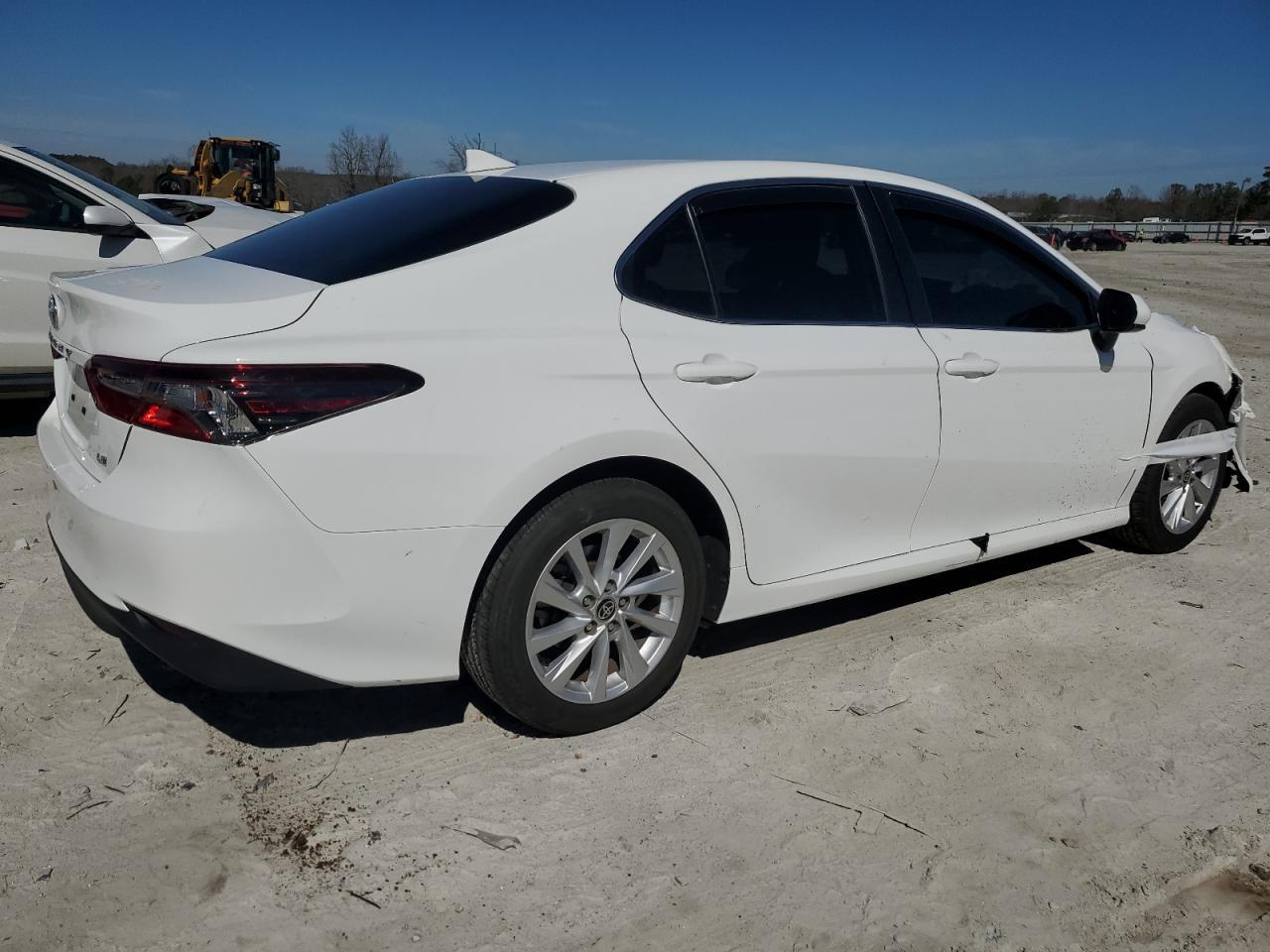 2023 TOYOTA CAMRY LE - Фото 3