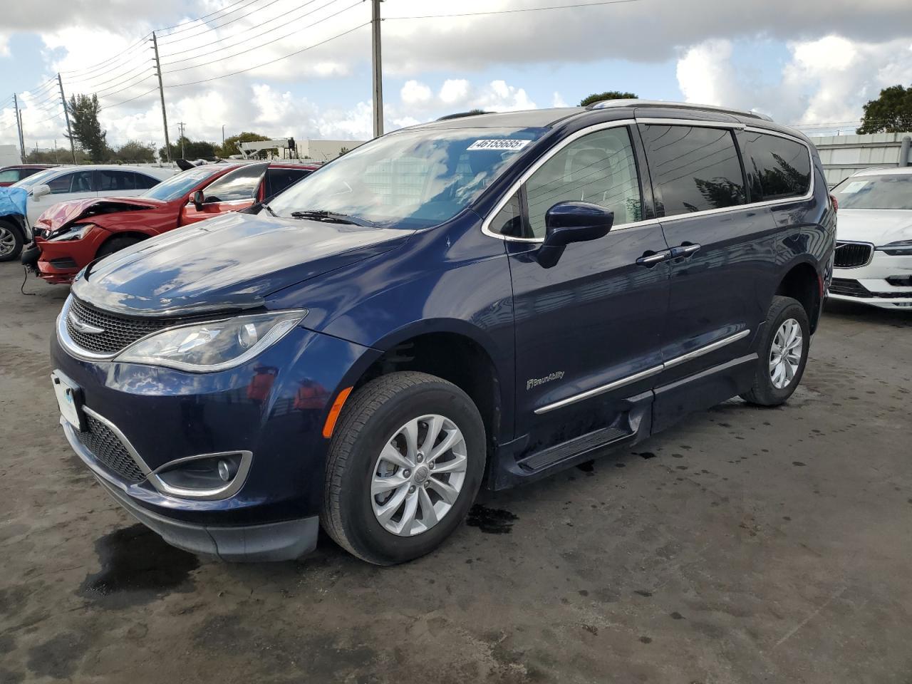 2019 CHRYSLER PACIFICA T car image