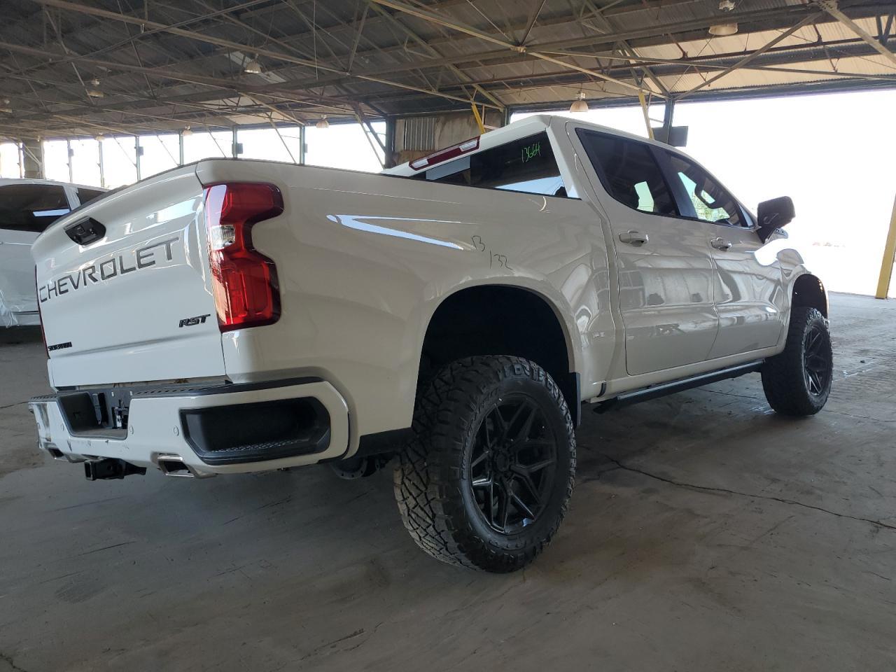 2024 CHEVROLET SILVERADO - Image 3