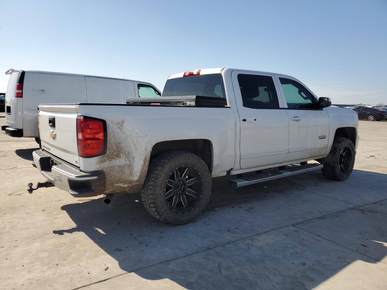 2018 CHEVROLET SILVERADO - Image 3