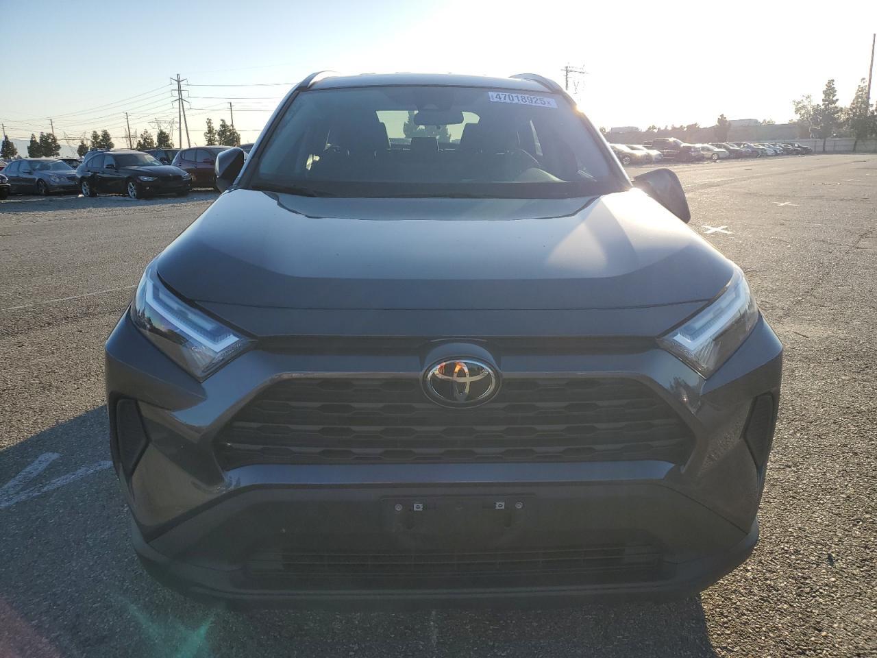2022 TOYOTA RAV4 XLE - Фото 5
