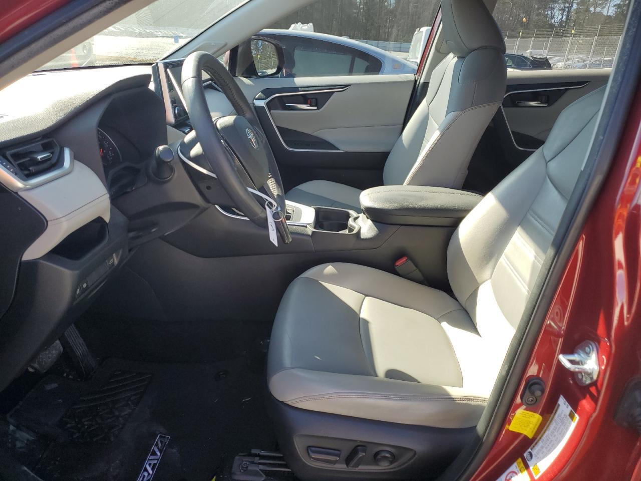2019 TOYOTA RAV4 XLE P - Фото 7