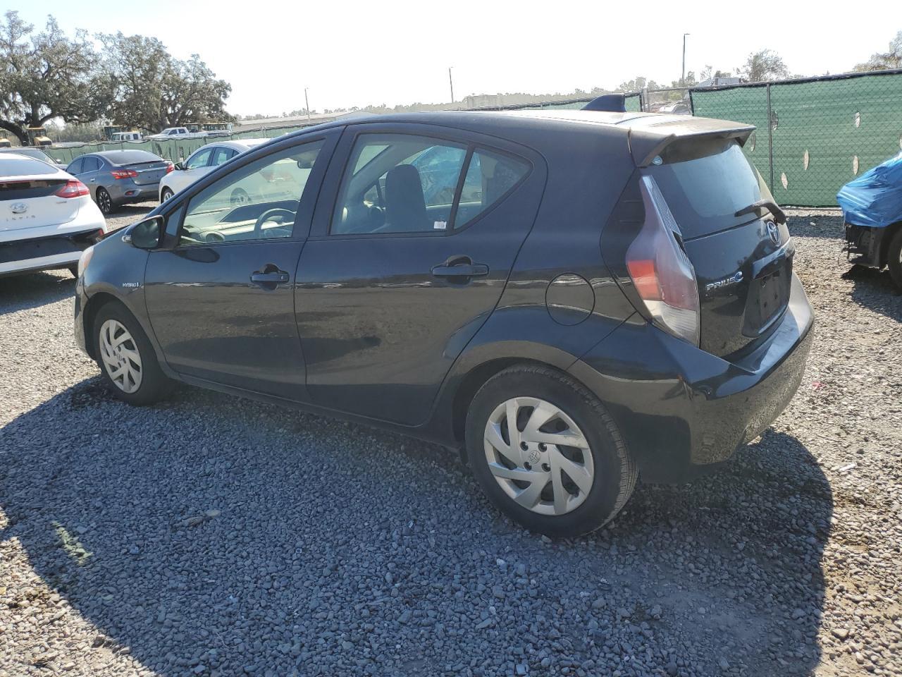 2015 TOYOTA PRIUS C - Image 2