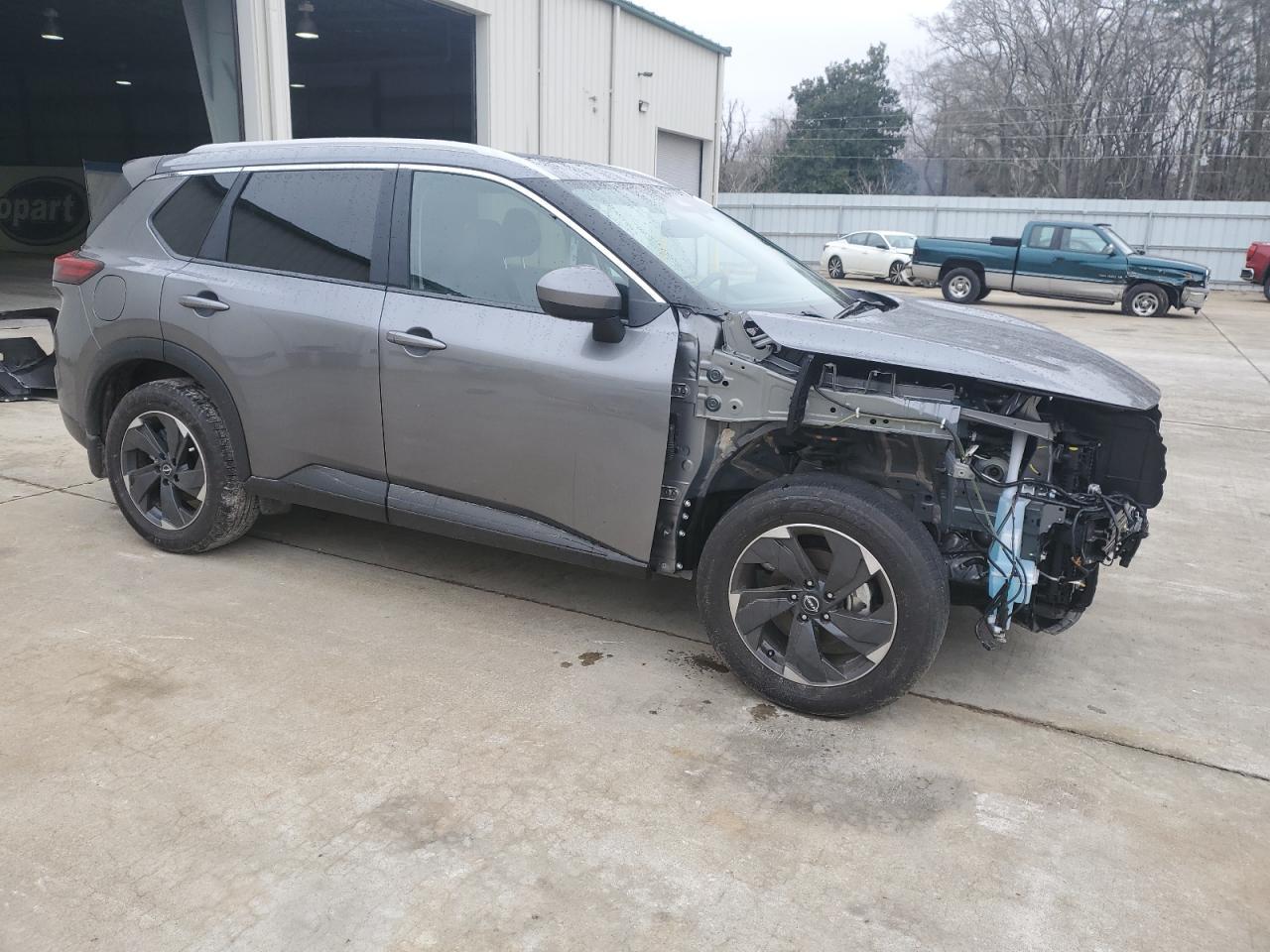 2024 NISSAN ROGUE SV - Image 4