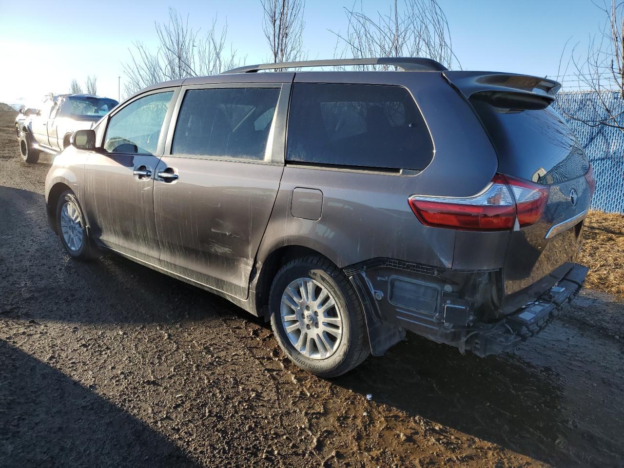 2015 TOYOTA SIENNA XLE - Фото 2