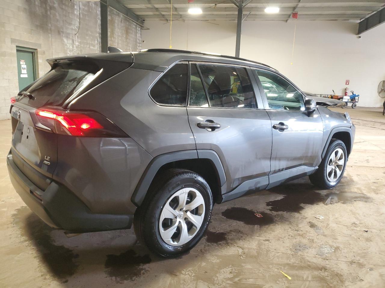 2021 TOYOTA RAV4 LE - Фото 3