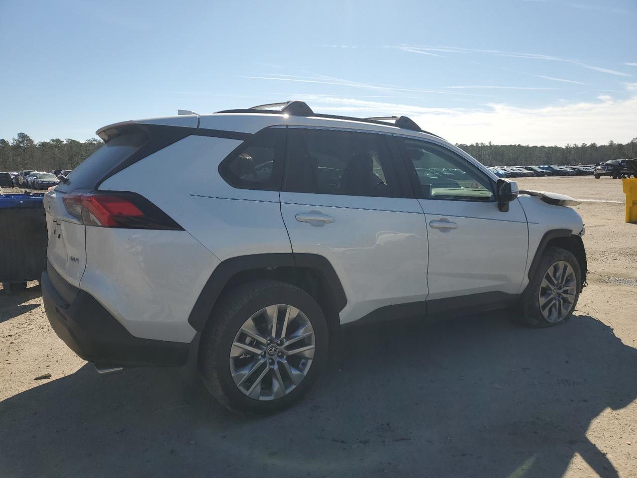 2024 TOYOTA RAV4 XLE P - Фото 3