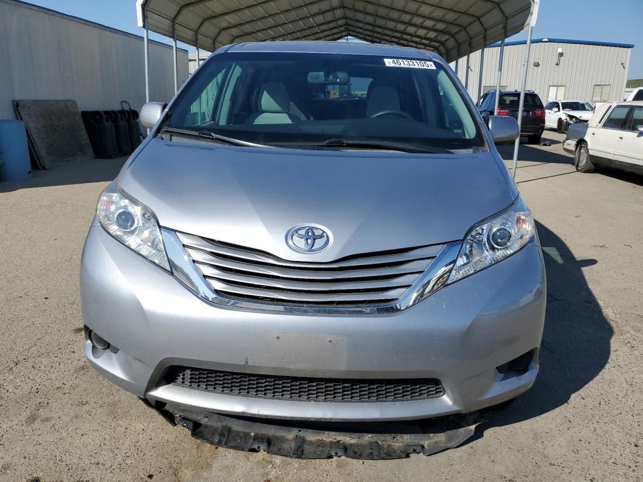 2015 TOYOTA SIENNA LE - Image 5