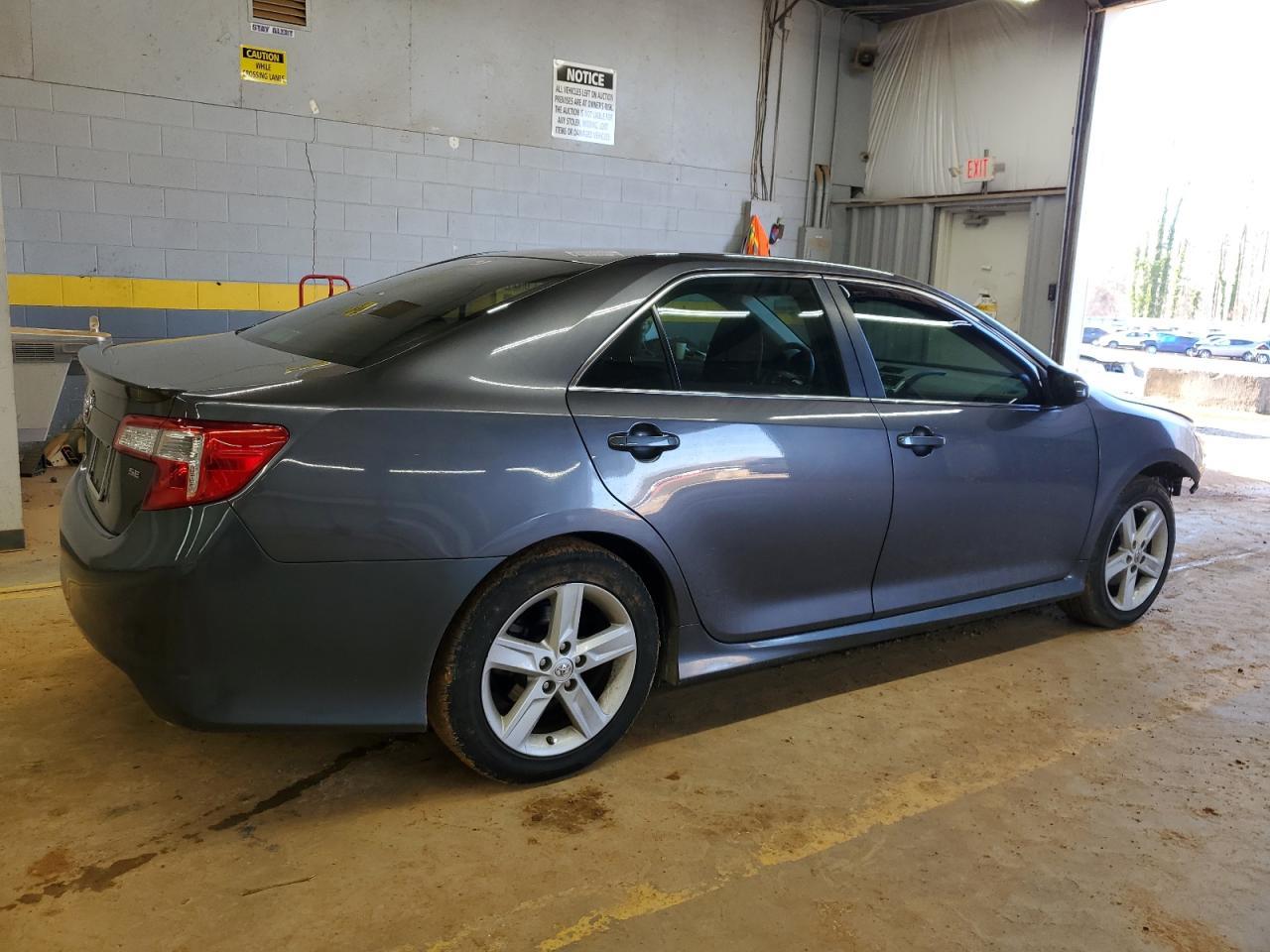 2013 TOYOTA CAMRY L - Фото 3