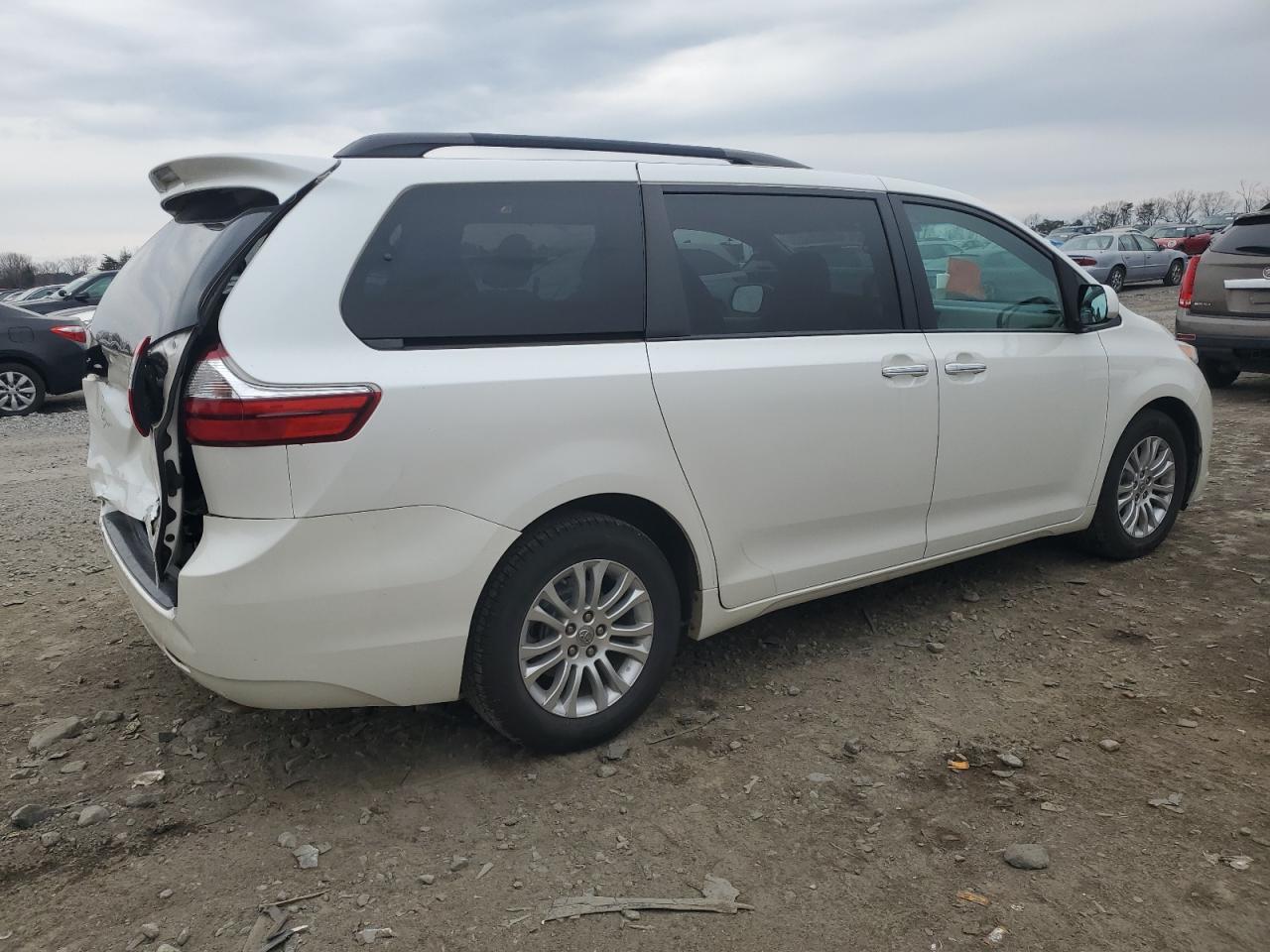 2015 TOYOTA SIENNA XLE - Фото 3