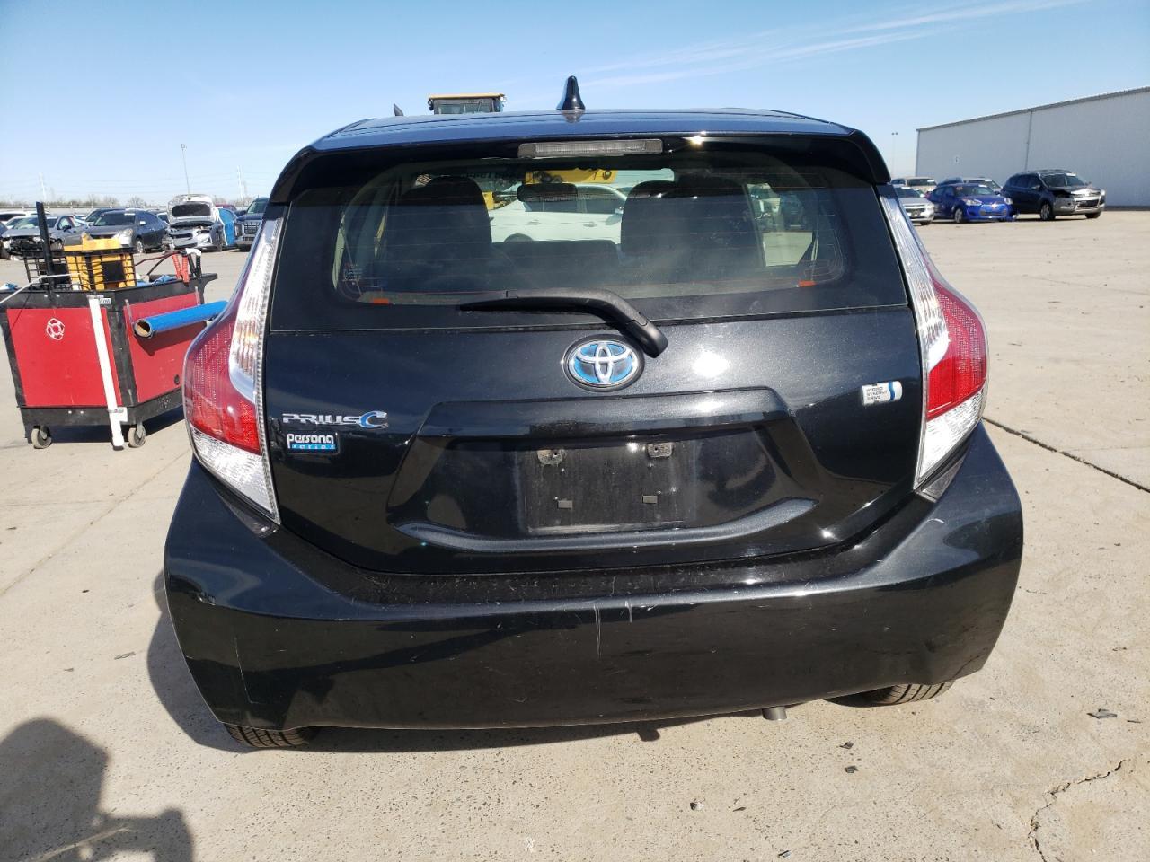 2016 TOYOTA PRIUS C - Image 6