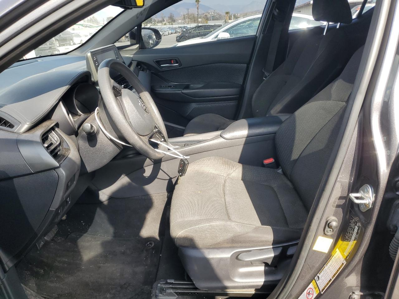 2019 TOYOTA C-HR XLE - Фото 7