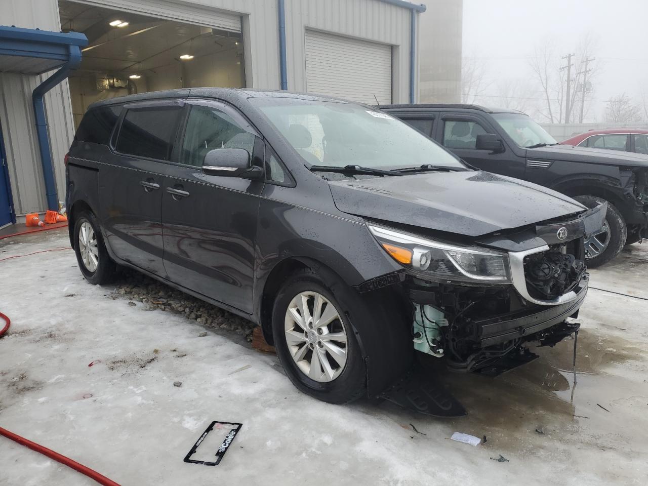2017 KIA SEDONA LX - Image 4