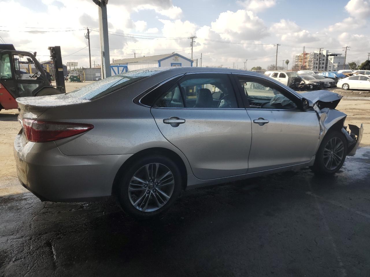 2016 TOYOTA CAMRY LE - Фото 3