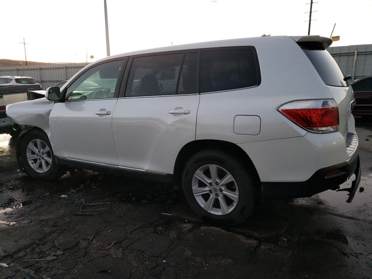 2012 TOYOTA HIGHLANDER - Image 2