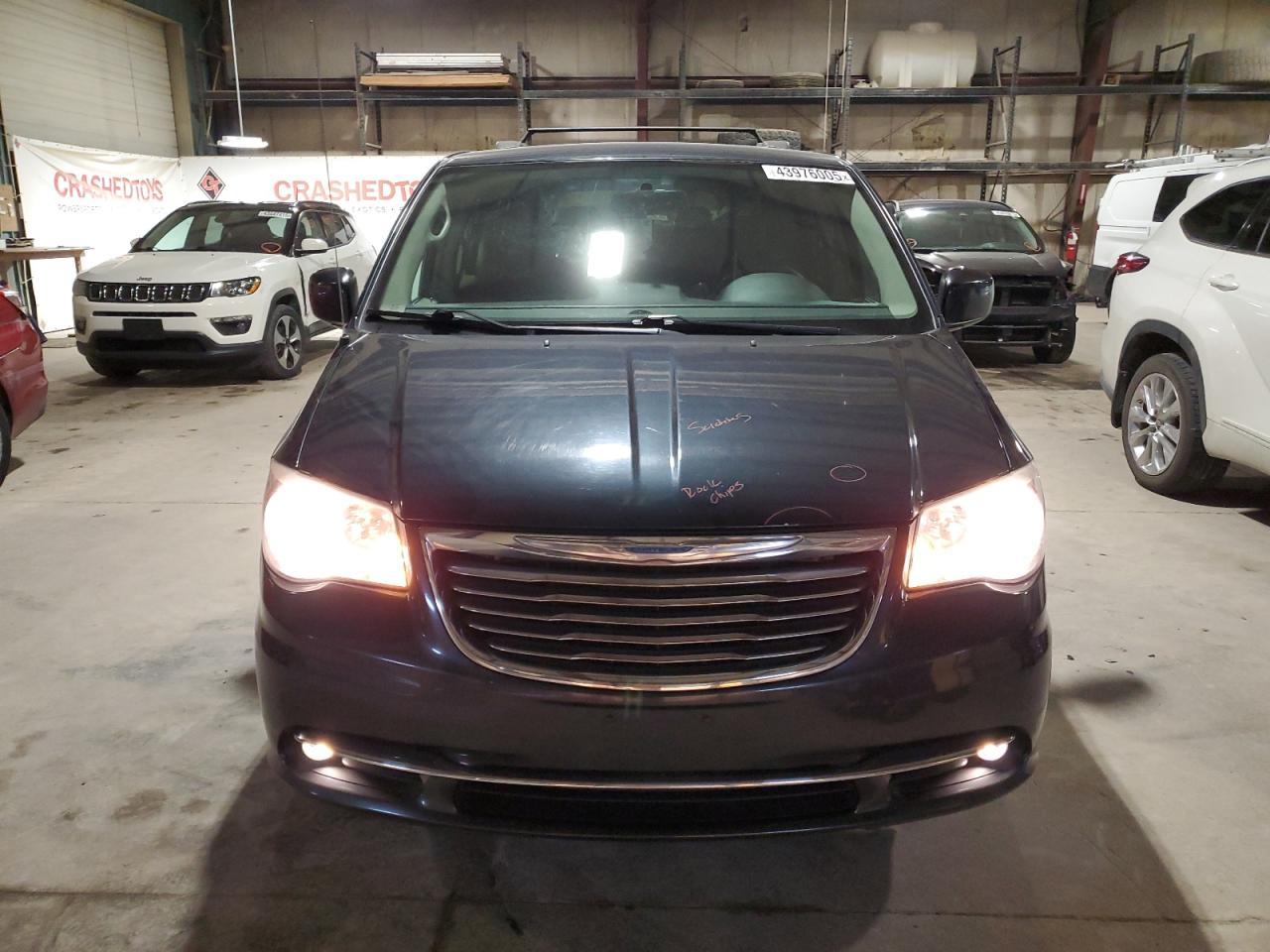 2014 CHRYSLER TOWN & COU - Image 5