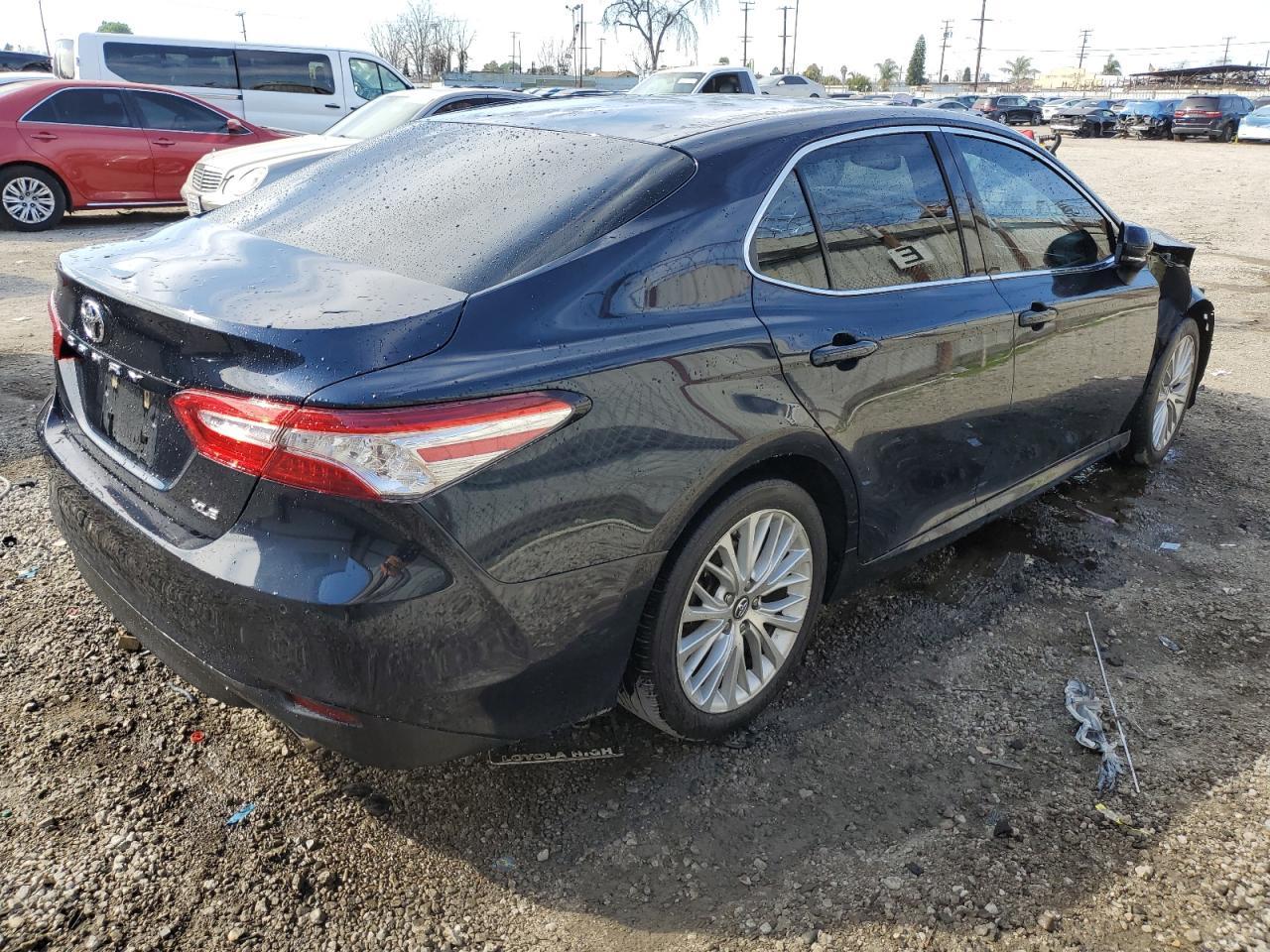 2018 TOYOTA CAMRY L - Фото 3