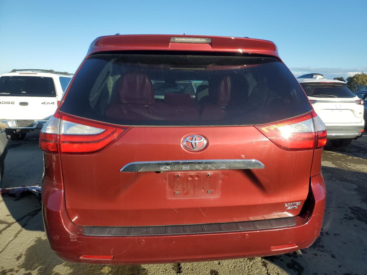 2015 TOYOTA SIENNA XLE - Фото 6