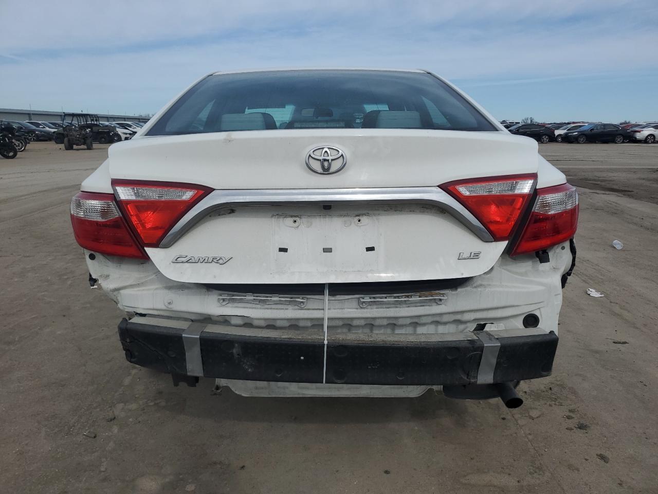 2016 TOYOTA CAMRY LE - Фото 6