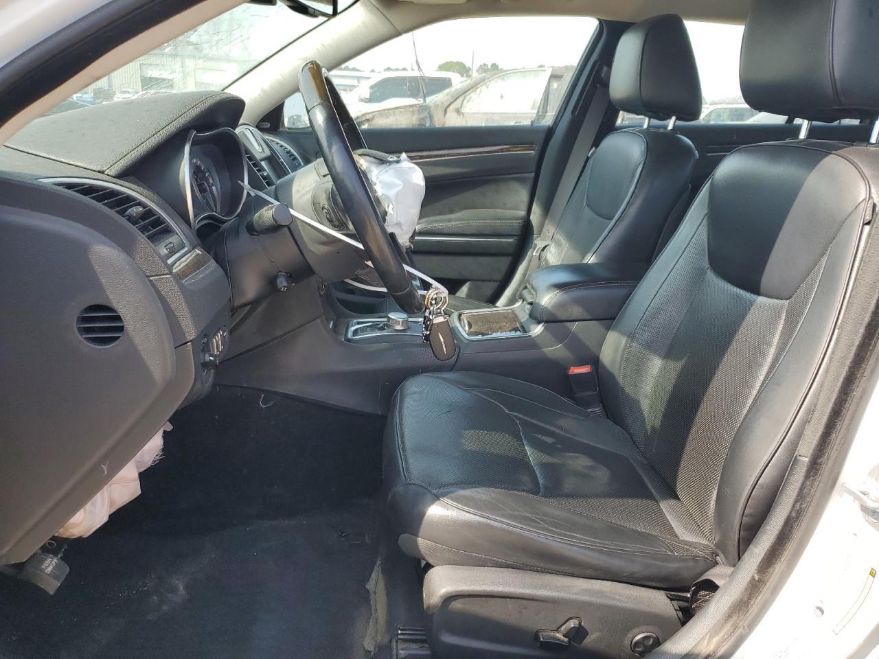 2015 CHRYSLER 300C - Image 7