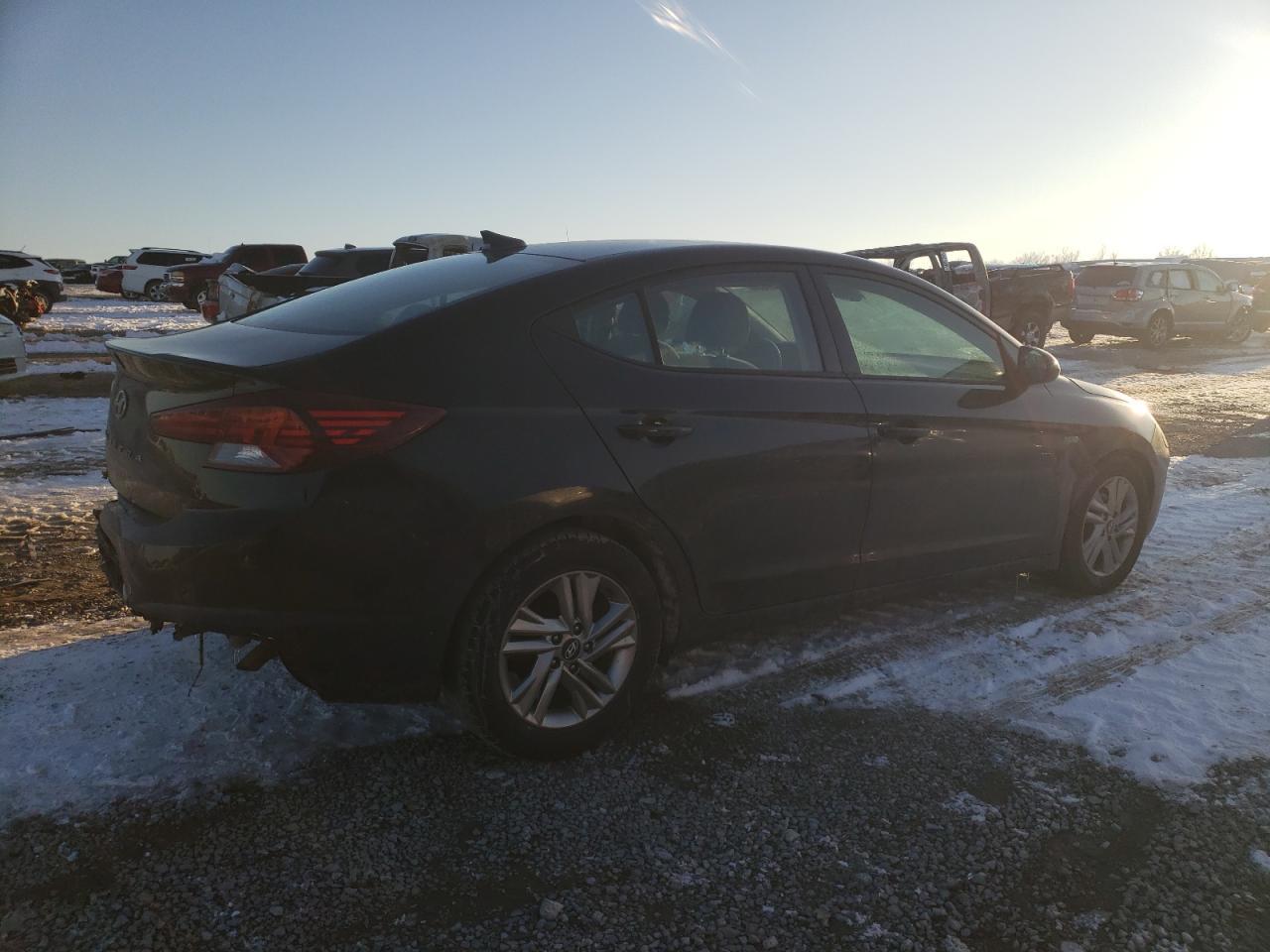 2019 HYUNDAI ELANTRA SE - Фото 3